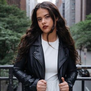 Meet your Posher, Natalia! Hi I’m glad to meet you